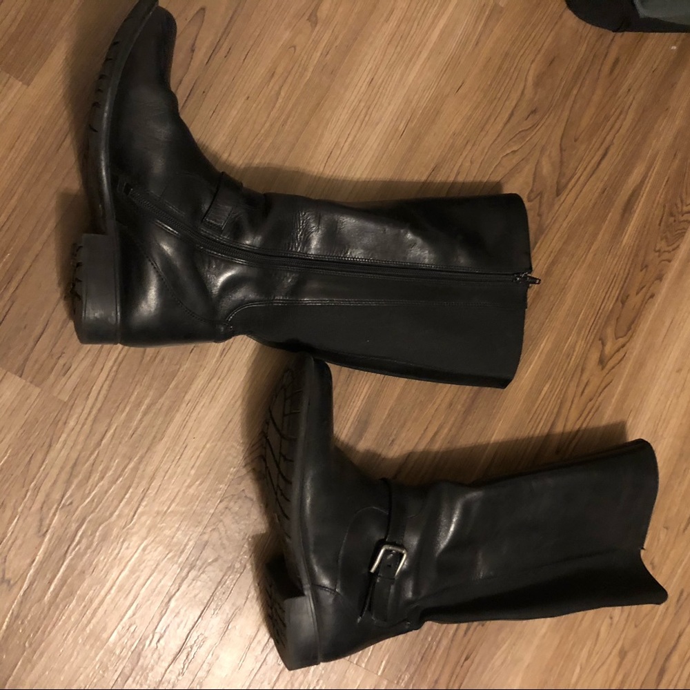 Preloved Clarks black boots size 8 W